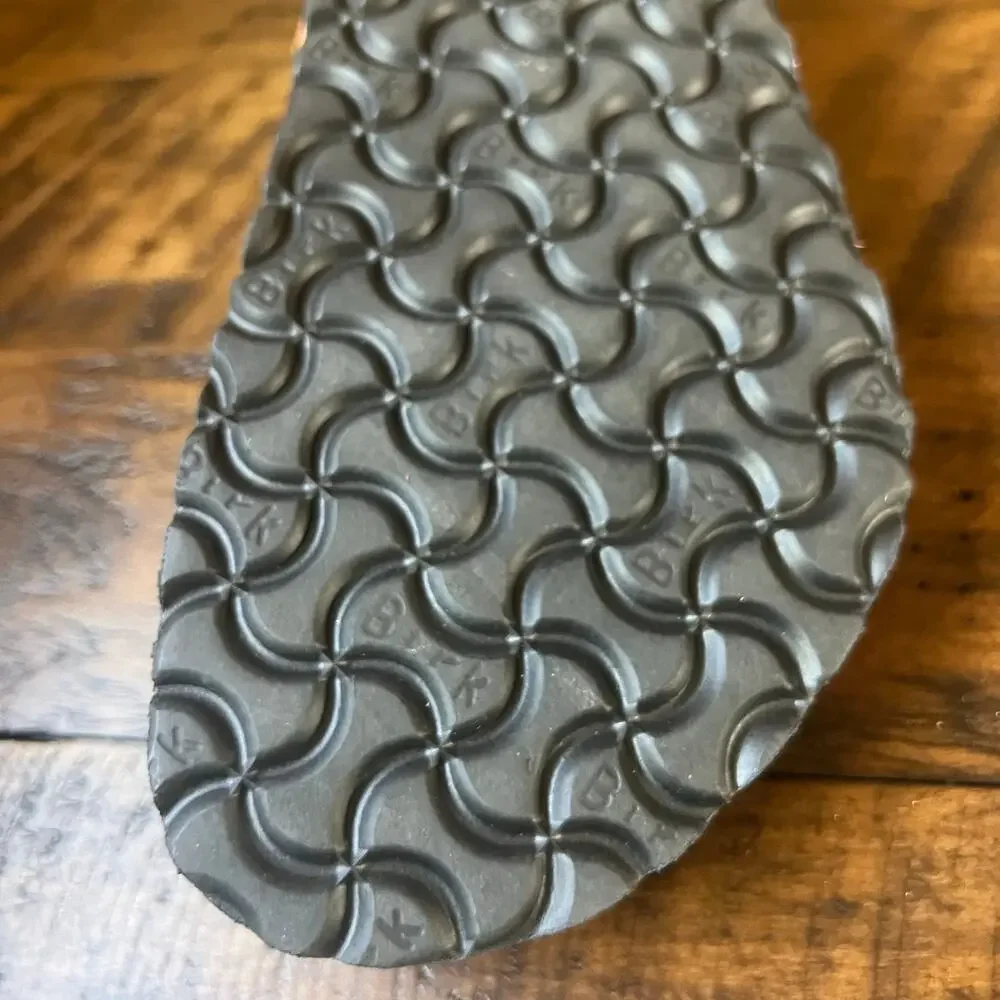 Birkenstock Gizeh Rivet Border Sandals 41 Dark Rust Terracotta Suede Thong Stud - Picture 9 of 16